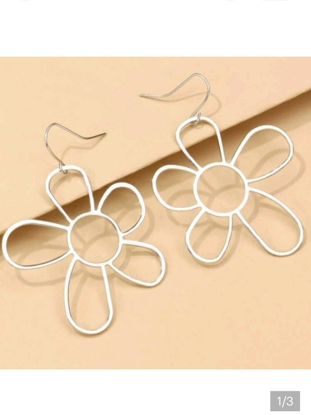 ✨3 FOR $28✨🆕️🌼SILVERTONE FLORAL DROP EARRINGS🌼